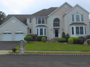 5 Freedom Ct, Howell, NJ 07731