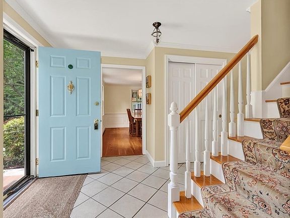 4th image of 6 Blackhorse Ln