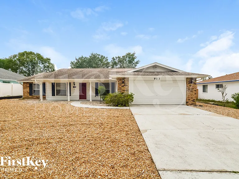 913 Sylvia Dr — Photo 1