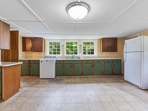 3rd image of 1029 Ballards Ridge Road