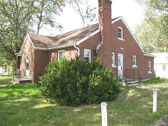 3rd image of 2931 Niagara Falls Blvd #1