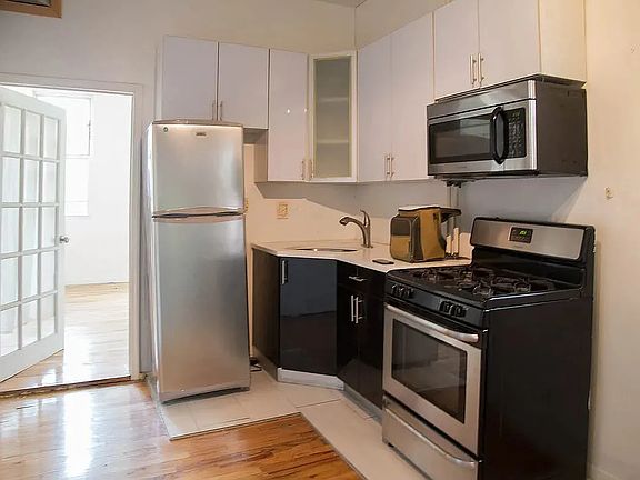 2nd image of 107 Troutman St APT 3R