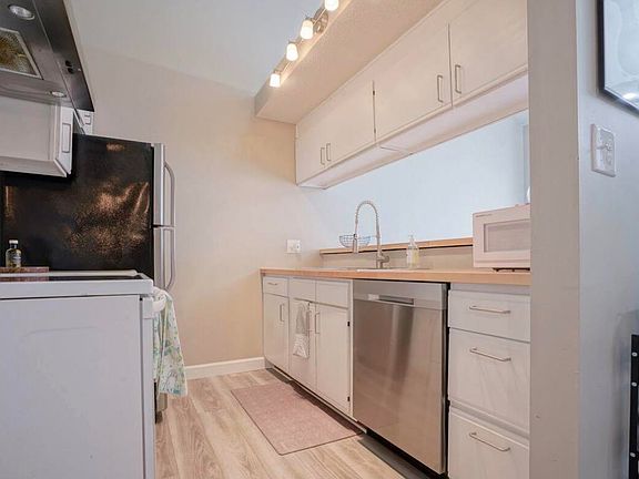 3rd image of 1131 Loft Cv