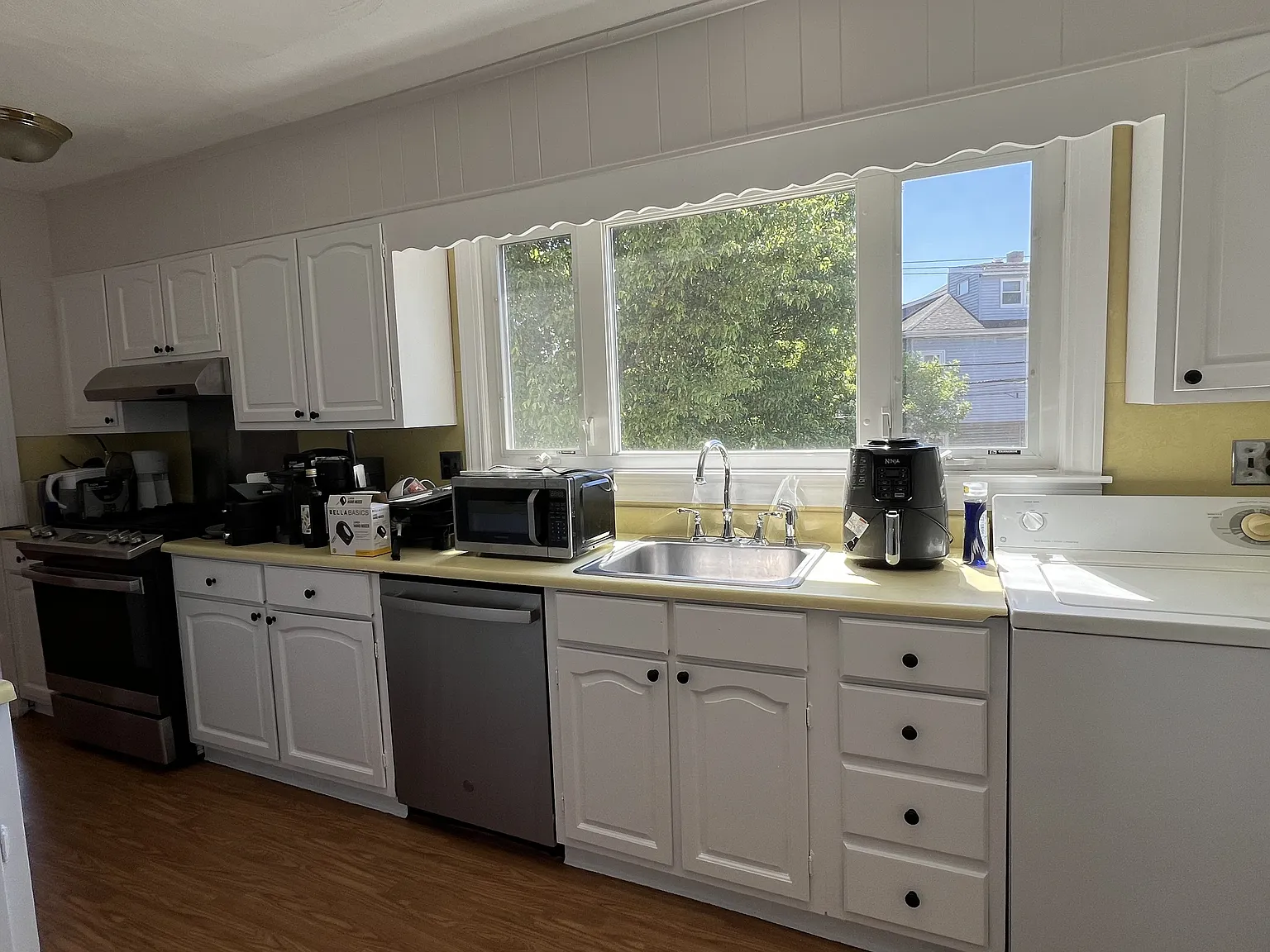 6 bed, 1.5 bath, 1962 sqft, $7,200 — Photo 1
