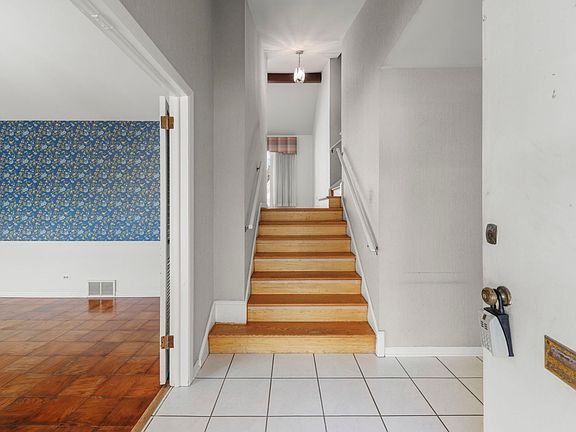 4th image of 729 Burning Tree Ln