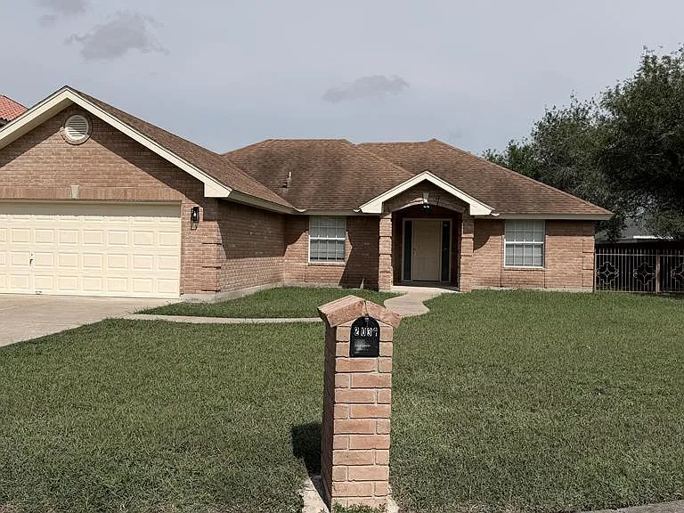 2034 Toluca Dr — Photo 1