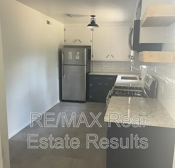 113 N Nolan Ave — Photo 4