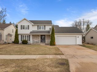 200 Fox Fire Dr, Oshkosh, WI 54904