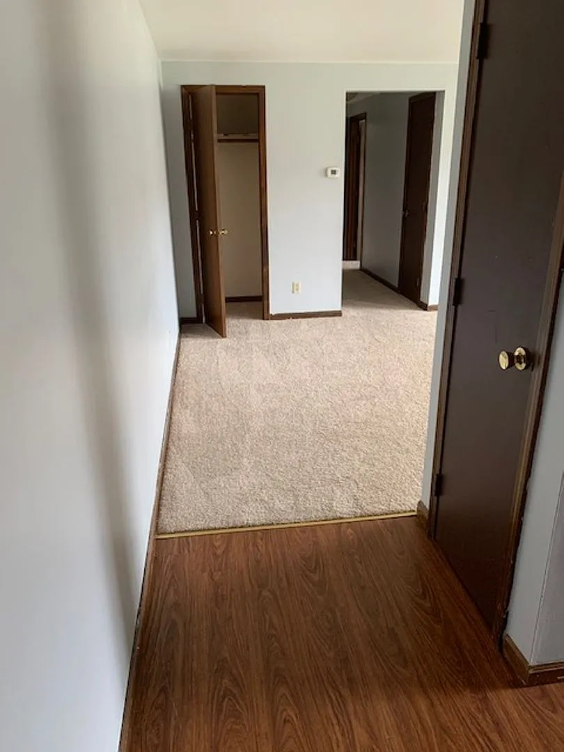 Tudor Heights Apartments — Photo 4