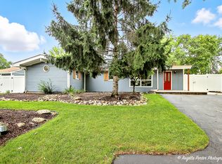 806 Nancy Ln, McHenry, IL 60051