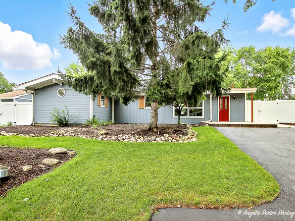 806 Nancy Ln, McHenry, IL 60051