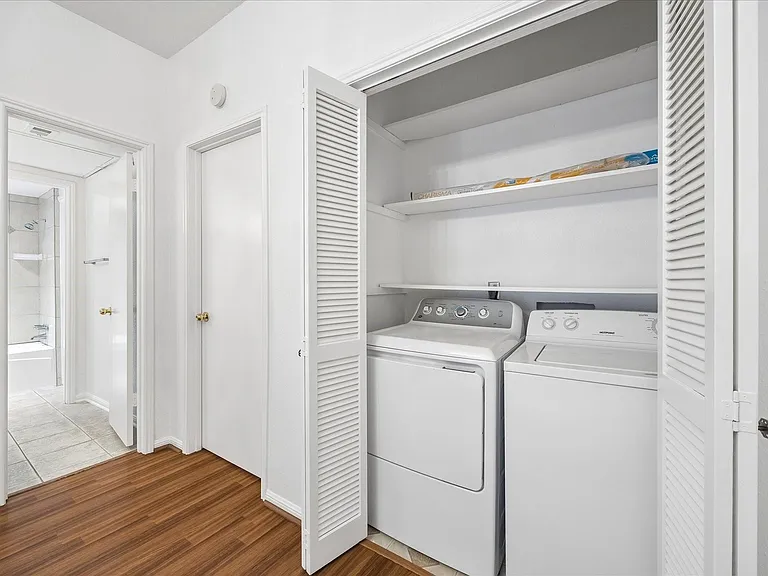 2100 Tanglewilde St #286 — Photo 11