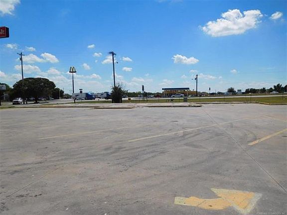 4th image of 100 C E Colston Dr