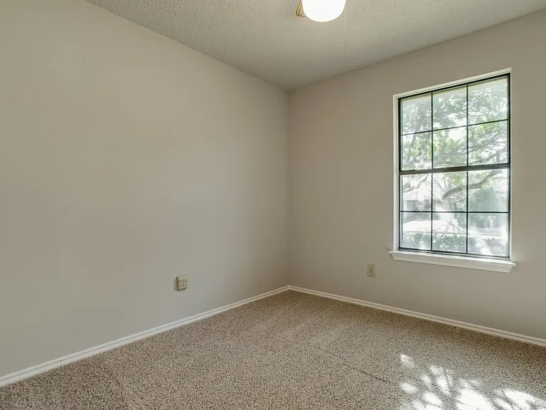 1305 Chicota Dr — Photo 17