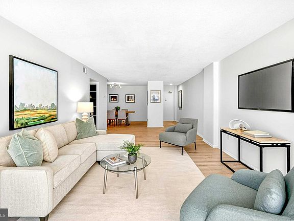 2nd image of 1300 Army Navy Dr APT 117