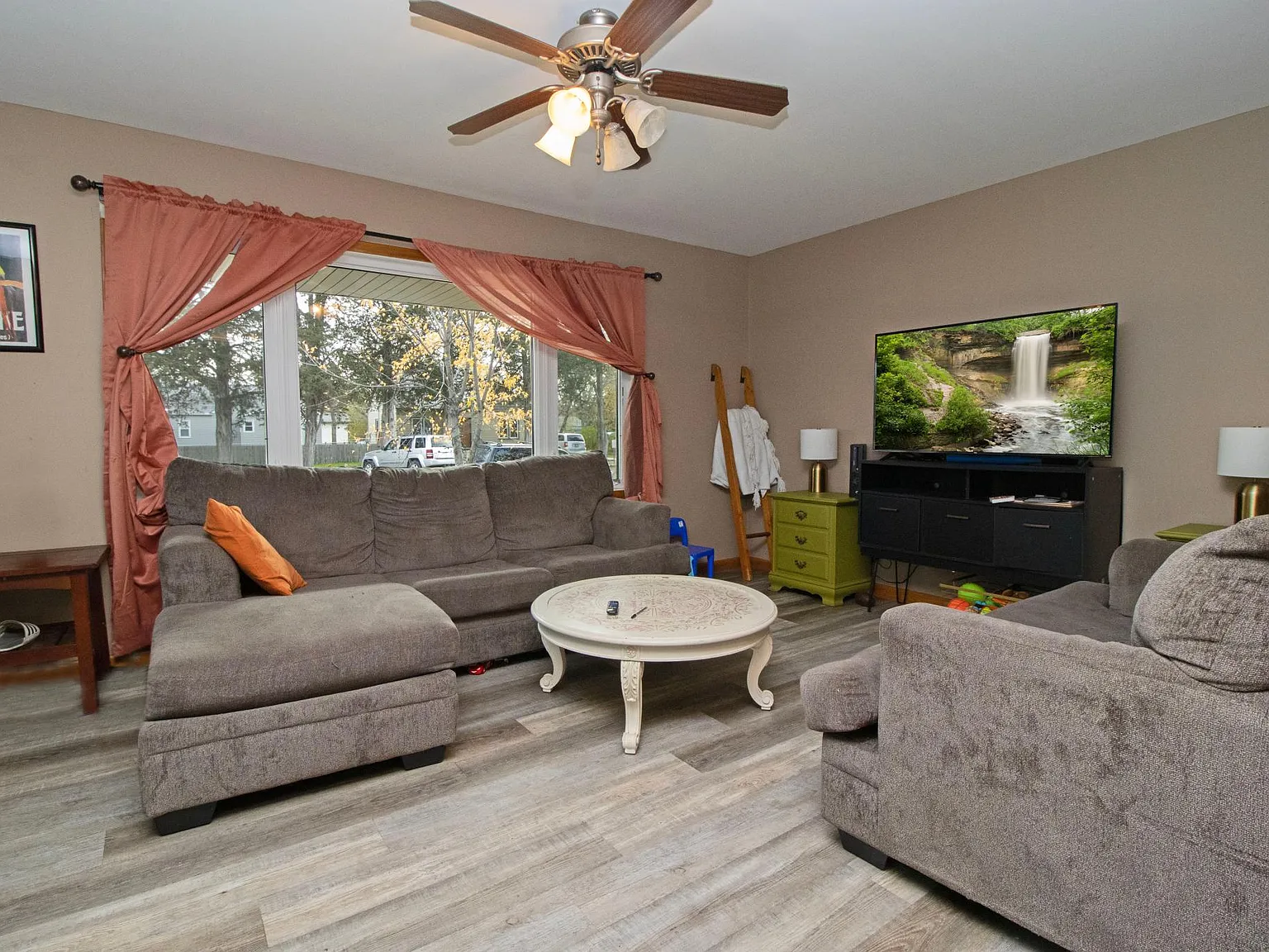 2 bed, 964 sqft, $1,500 — Photo 2