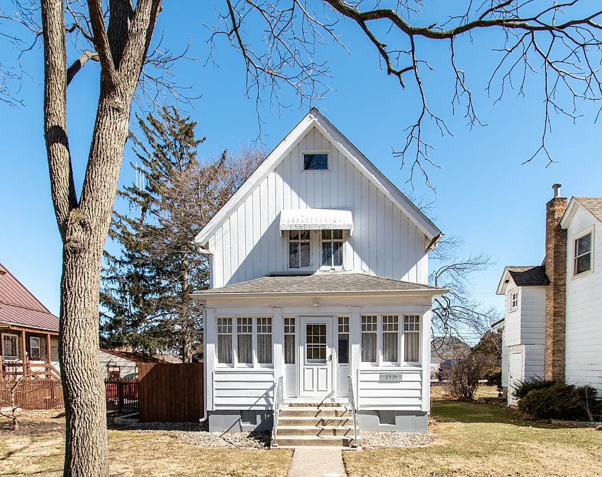 2721 Emmaus Ave photo 1