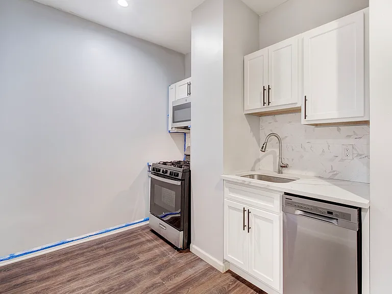 209 N 4th St #1 — Photo 8