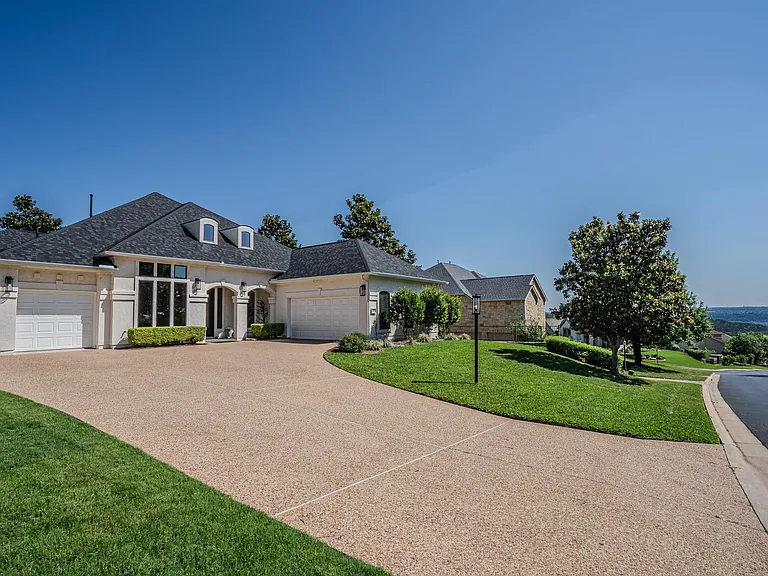 309 Aria Dr — Photo 1