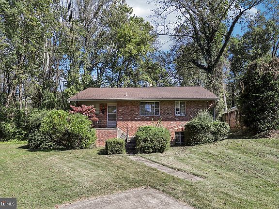 4th image of 6825 Laverock Ct