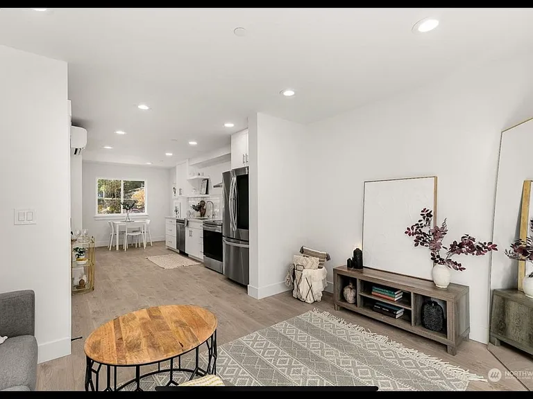 10430 8th Ave NW — Photo 5