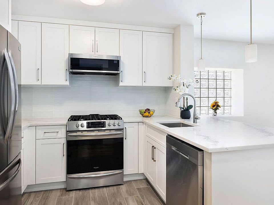 1st image of 2316 31st Ave #5D