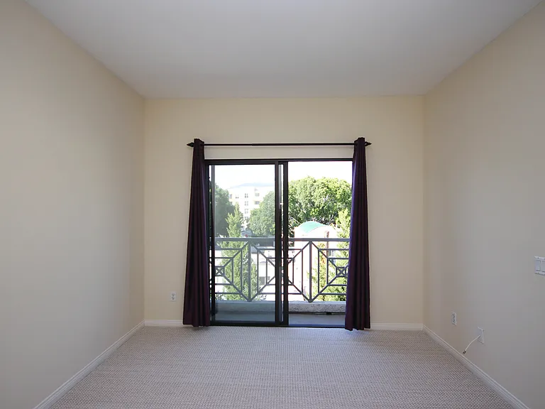 111 S Oak Knoll Ave #203 — Photo 26