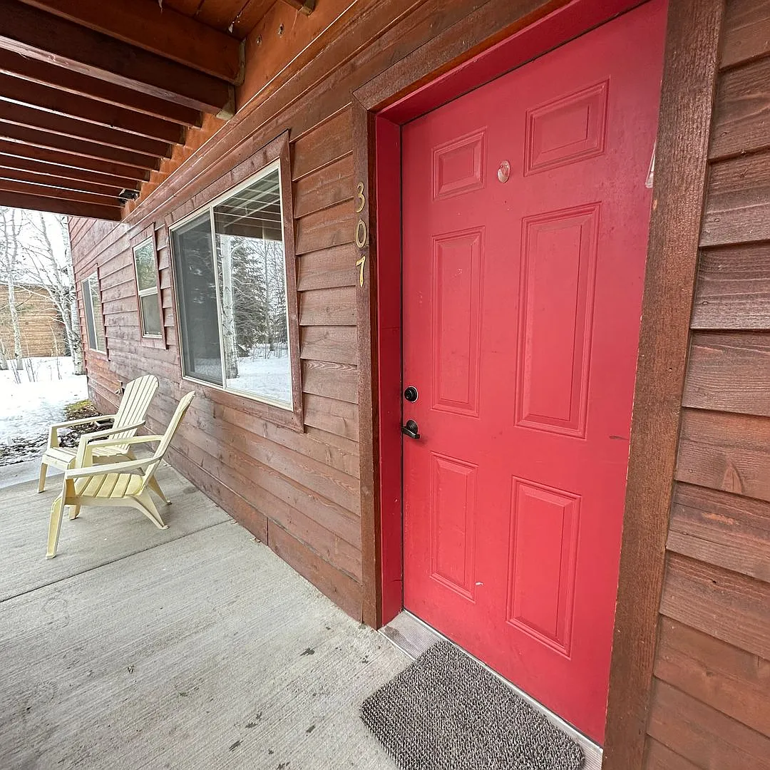 Lease Pending - Furnished Studio Apartment in Victor, ID - Flexible Lease Terms — Photo 1