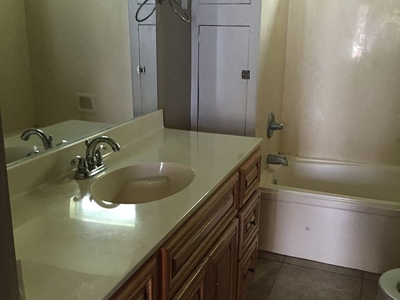 2nd image of 2823 Cambronne St
