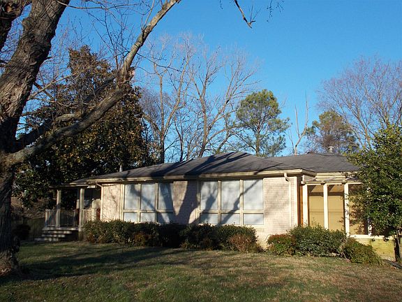2nd image of 3925 Thackery Dr