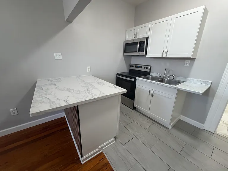 3437 Freret St — Photo 17