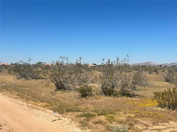 20 Matawan Rd, Apple Valley, CA 92308