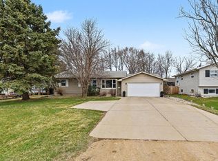 1402 NE 3rd St, Madison, SD 57042