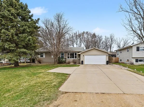 1402 NE 3rd St, Madison, SD 57042