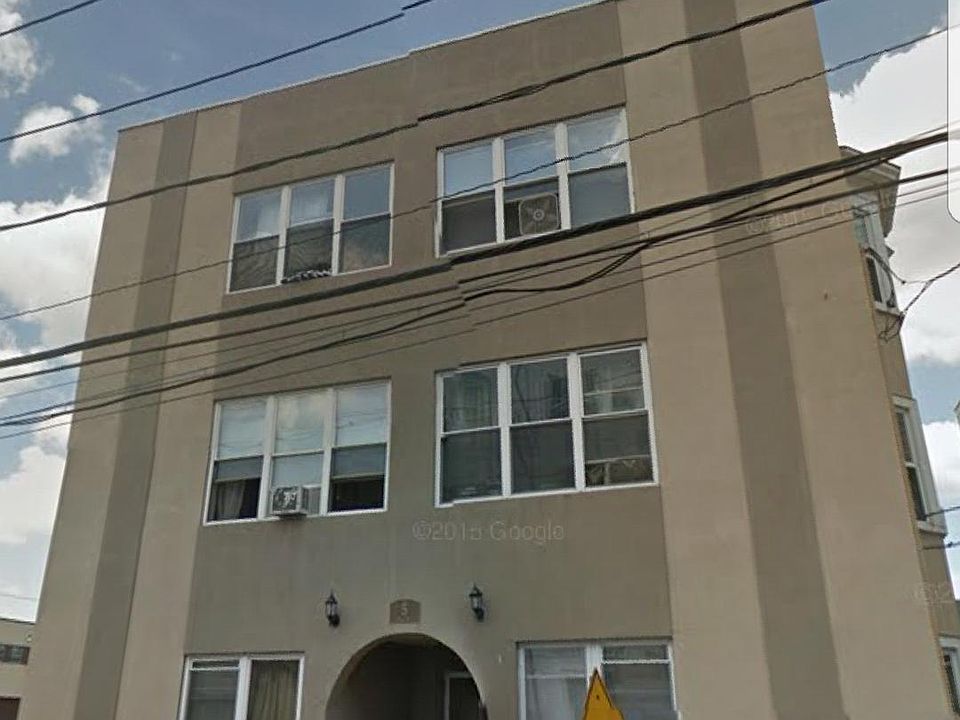 1st image of 5 Lake St APT 1