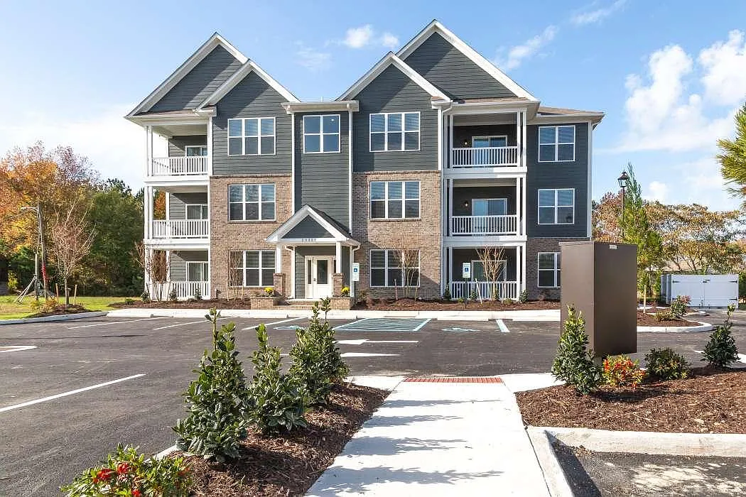 1 bed, 931 sqft, $1,685 — Photo 2