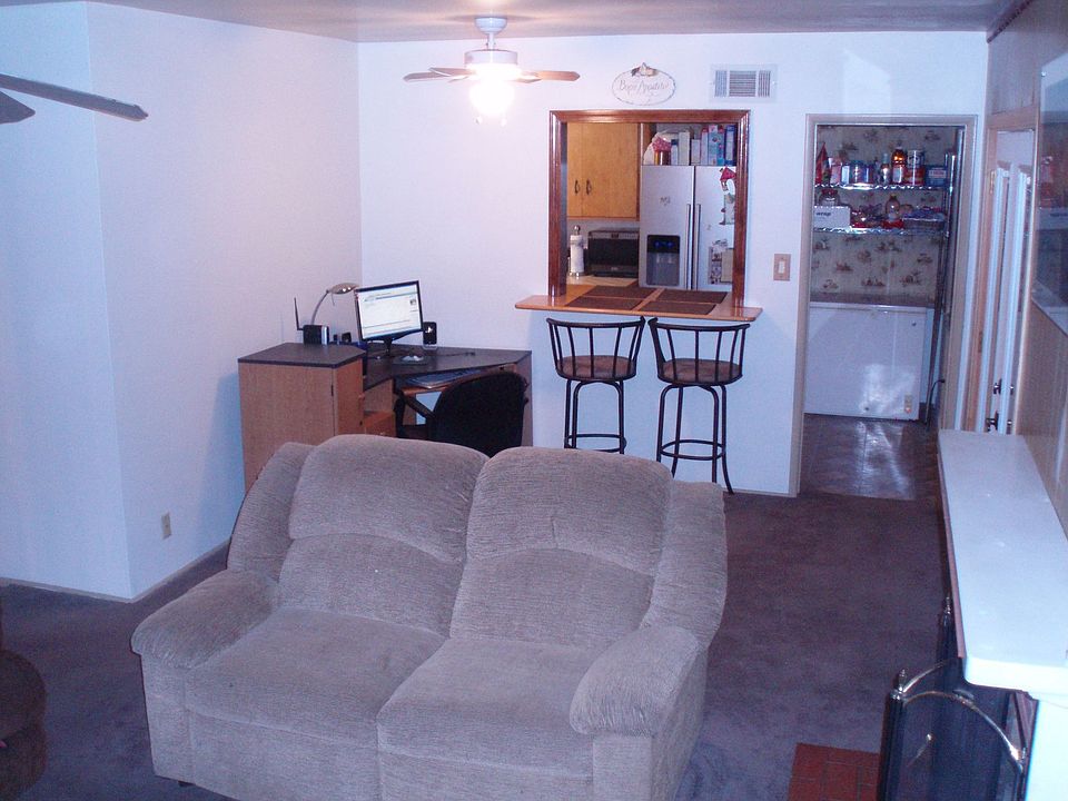 2nd image of 515 W Verness St