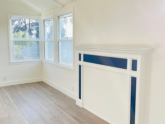 3rd image of 122 N Hobart Blvd #1/2