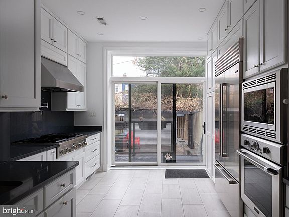 4th image of 1624 Swann St NW