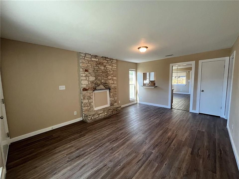 1st image of 900 Fieldwood Dr #A