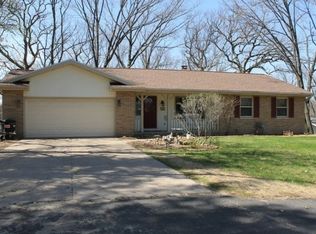 651 Leighton Rd, Waupaca, WI 54981