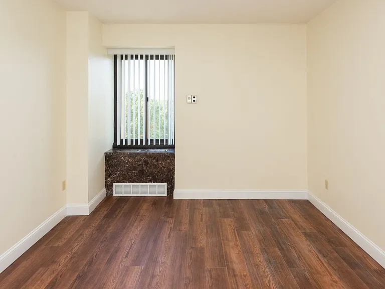 Lakewood Apartments — Photo 37