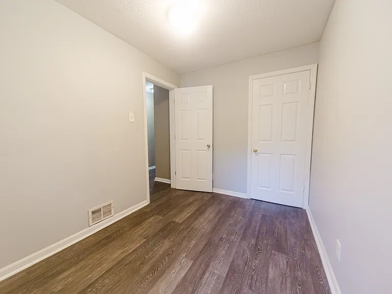 1103 N Keystone Ave — Photo 14