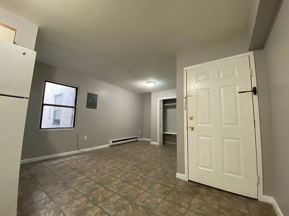 1st image of 1215 Summit Ave #16621931