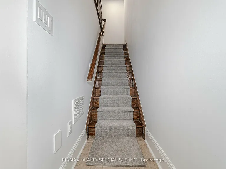8C Clairtrell Rd — Photo 30