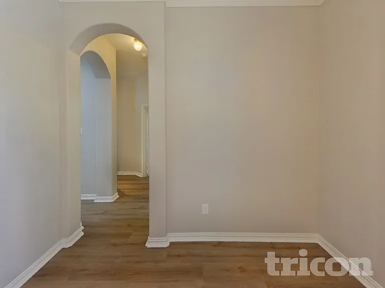 7814 Longbow Ln — Photo 3