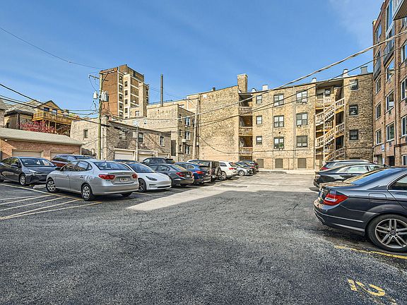 2nd image of 644 W Arlington Pl APT 2J