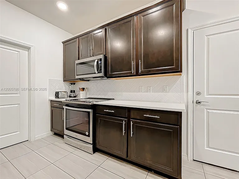5040 Eucalyptus Dr #2 — Photo 18