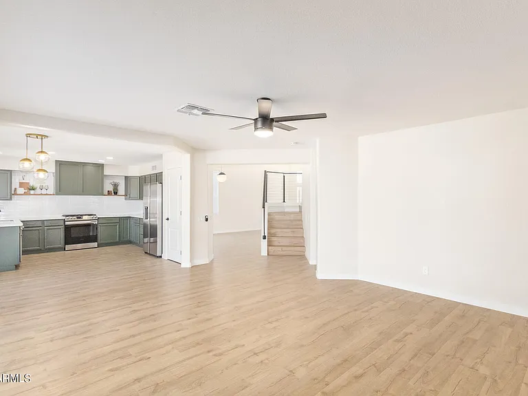 1018 W Kings Ave — Photo 16
