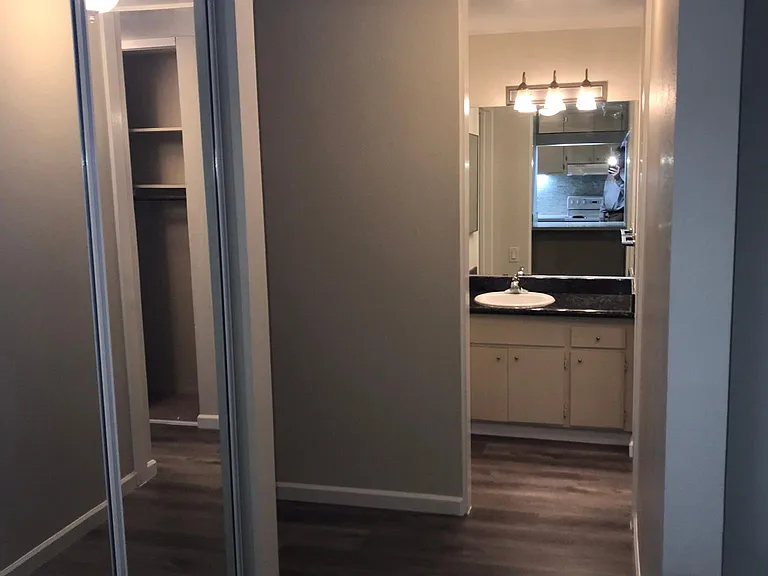 300 Vernon St #7 — Photo 5